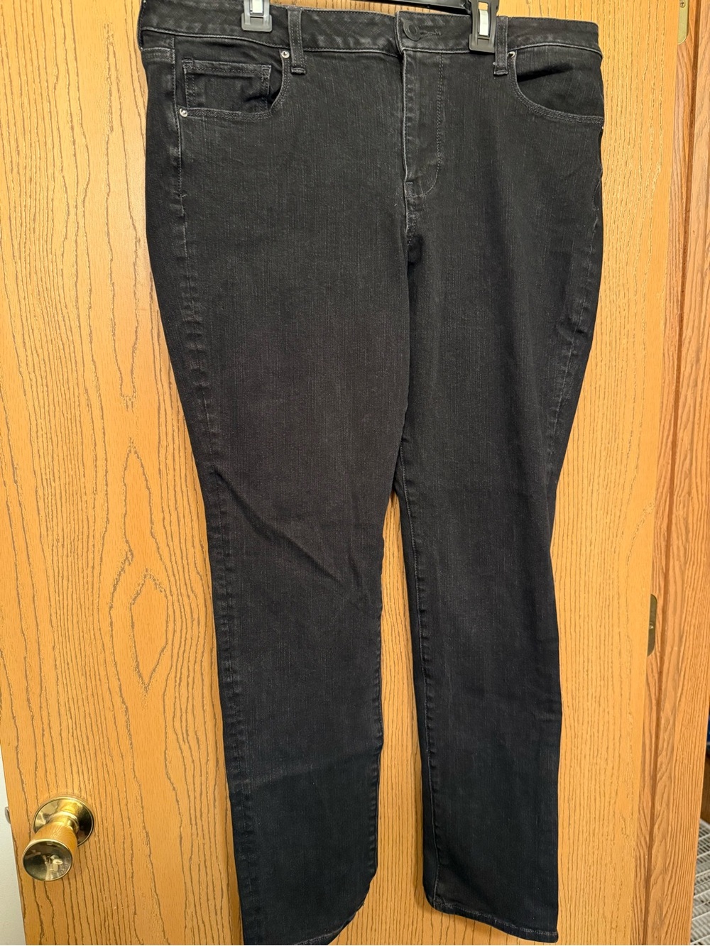 Size 16 regular American Eagle 360° super stretch skinny jeans in black